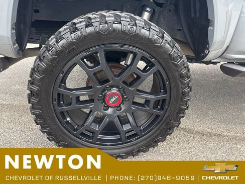 Used 2021 Toyota Tacoma TRD Sport AWD/4WD image 33