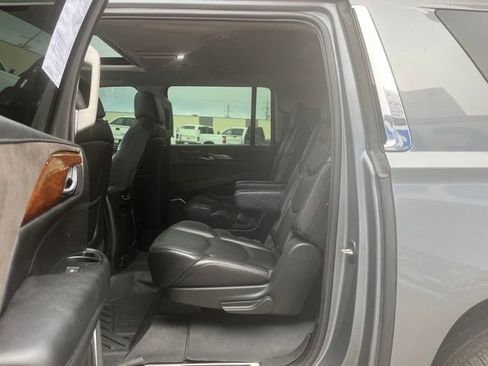 Used 2019 Cadillac Escalade ESV Luxury image 29