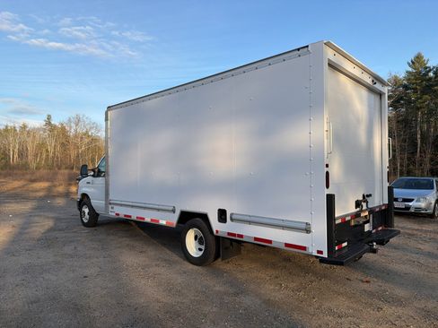 Used 2024 Ford E-350 and Econoline 350 Super Duty w/ Driver's Safety Package image 5