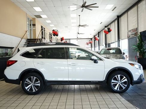Used 2018 Subaru Outback 2.5i Limited image 19
