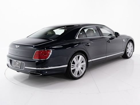 New 2026 Bentley Flying Spur Azure image 5