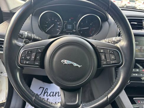 Used 2017 Jaguar F-PACE Premium AWD/4WD image 19