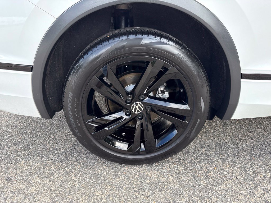Used 2024 Volkswagen Tiguan SE R-Line AWD/4WD image 36