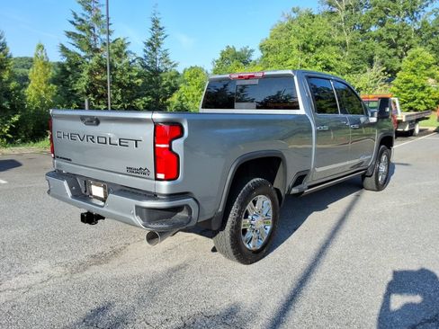 Used 2026 Chevrolet Silverado 2500 High Country w/ High Country Premium Package AWD/4WD image 5