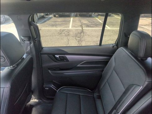 Used 2025 Buick Enclave Preferred w/ Power Package image 31