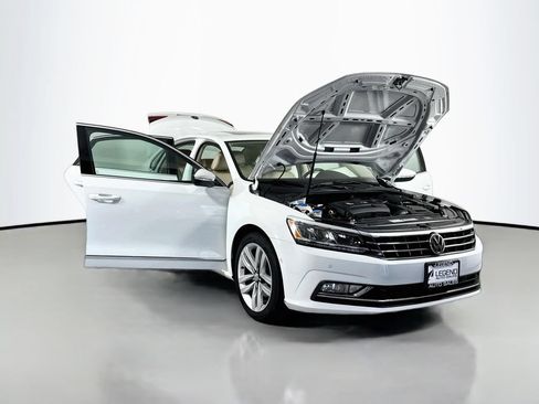Used 2017 Volkswagen Passat 1.8T SEL Premium FWD image 21