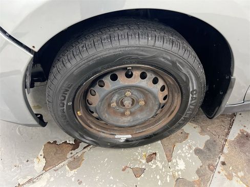 Used 2010 Nissan Versa 1.8 S w/ PWR Plus Pkg image 24