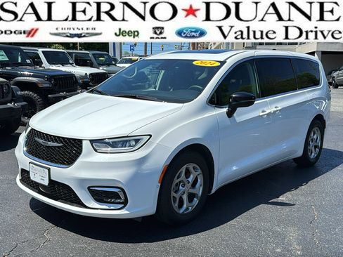 Certified 2024 Chrysler Pacifica Limited FWD image 1