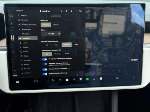 Used 2022 Tesla Model X image 28