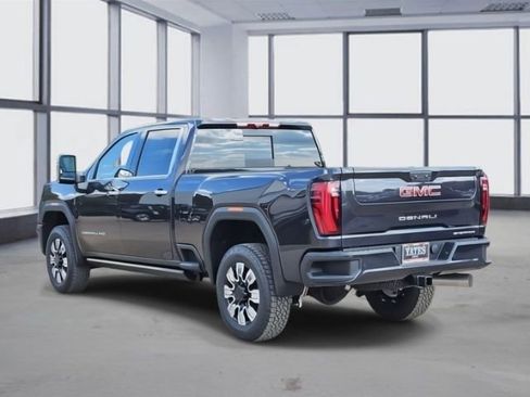 New 2026 GMC Sierra 2500 Denali w/ Denali Reserve Package image 3