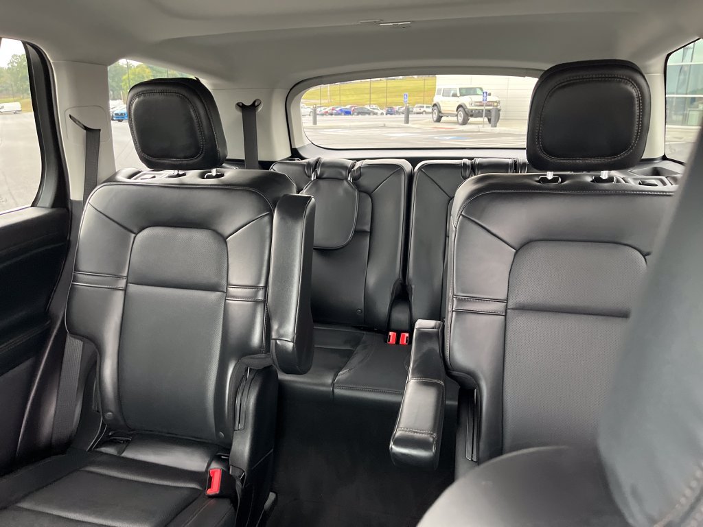 Used 2025 Lincoln Aviator AWD image 13