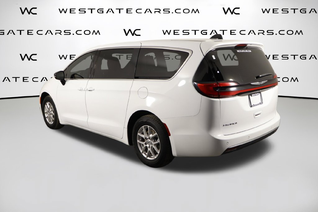 Used 2025 Chrysler Pacifica Select FWD image 48