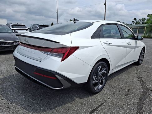 New 2025 Hyundai Elantra SEL image 7