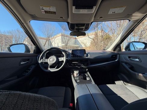 Used 2023 Nissan Rogue SV image 33