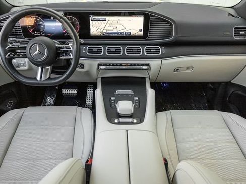 Used 2025 Mercedes-Benz GLS 580 4MATIC image 7