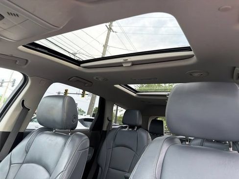 Used 2019 Buick Enclave Essence AWD/4WD image 22