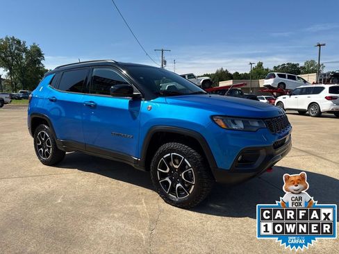 Certified 2025 Jeep Compass Trailhawk AWD/4WD image 3