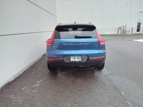 Used 2021 Volvo XC40 T5 R-Design w/ Advanced Package image 3