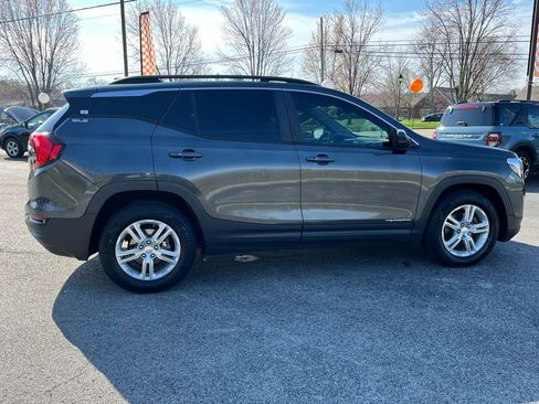 Used 2021 GMC Terrain SLE w/ Driver Convenience Package image 9