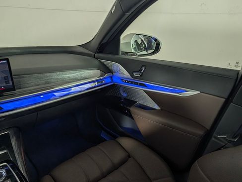 Used 2023 BMW i7 xDrive60 w/ Executive Package 2 AWD/4WD image 21