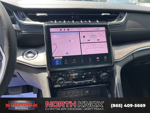 Used 2025 Jeep Grand Cherokee Limited w/ Luxury Tech Group II image 8