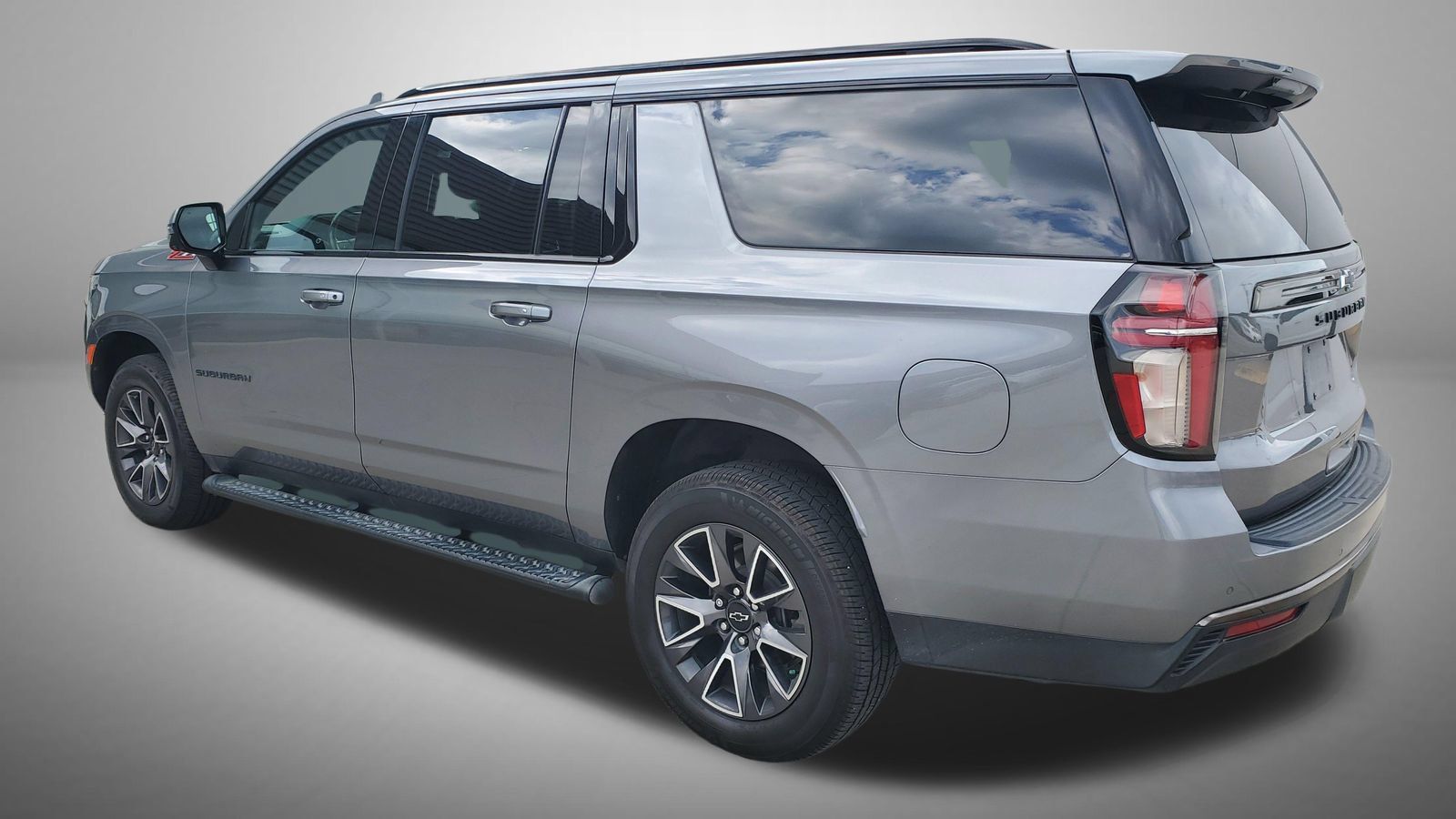 Used 2021 Chevrolet Suburban Z71 w/ Luxury Package AWD/4WD image 4