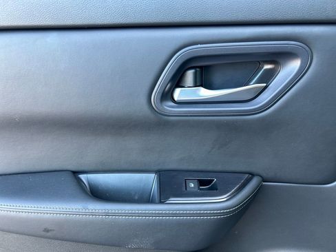 Used 2024 Nissan Rogue SV image 23