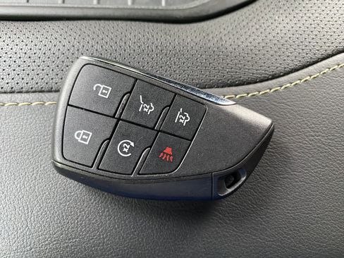 Used 2023 Chevrolet Suburban Premier AWD/4WD image 39