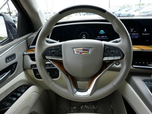 Used 2023 Cadillac Escalade Premium Luxury Platinum image 9