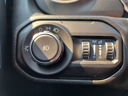 Used 2022 Jeep Wrangler Unlimited Sport image 15