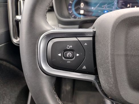 Used 2024 Volvo XC40 B5 Plus image 24