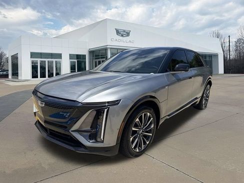 Used 2025 Cadillac Lyriq Sport AWD/4WD image 7