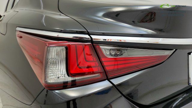Used 2025 Lexus ES 350 w/ Premium Package FWD image 25