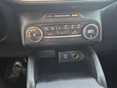 Used 2020 Ford Escape SE image 32