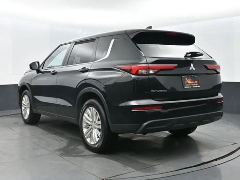 Used 2024 Mitsubishi Outlander ES image 9