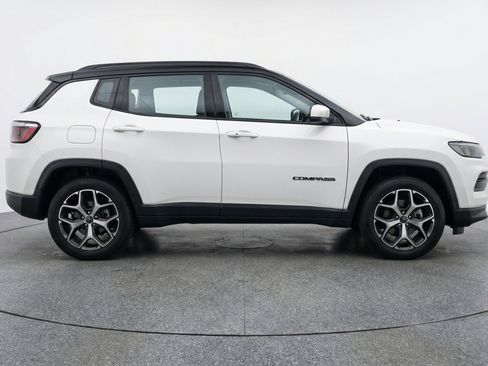 Used 2025 Jeep Compass Limited AWD/4WD image 11