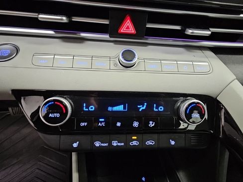 Used 2025 Hyundai Elantra Limited FWD image 18