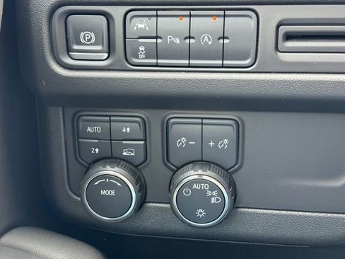 Used 2024 Chevrolet Suburban LT AWD/4WD image 23