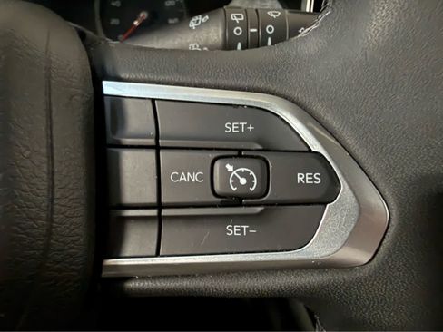 Used 2024 Jeep Compass Latitude AWD/4WD image 19