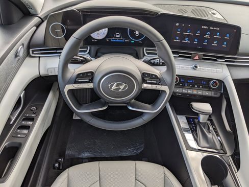 New 2025 Hyundai Elantra Limited image 14