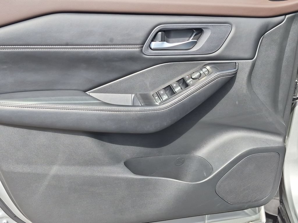 Certified 2023 Nissan Rogue SV w/ SV Premium B Package AWD/4WD image 14
