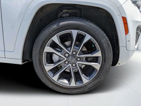 Used 2023 Jeep Grand Cherokee Overland w/ Luxury Tech Group IV RWD image 10