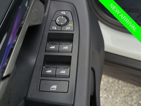 Used 2025 BMW 540i xDrive w/ Premium Package image 21