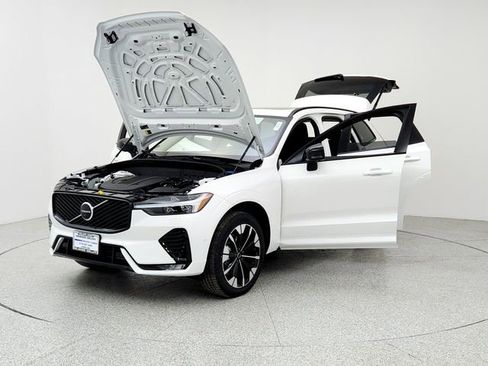 New 2026 Volvo XC60 B5 Plus w/ Climate Package image 9