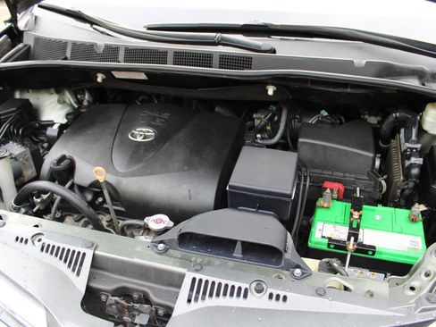 Used 2020 Toyota Sienna XLE w/ XLE Navigation Package image 47