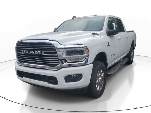 Used 2023 RAM 2500 Laramie AWD/4WD image 3