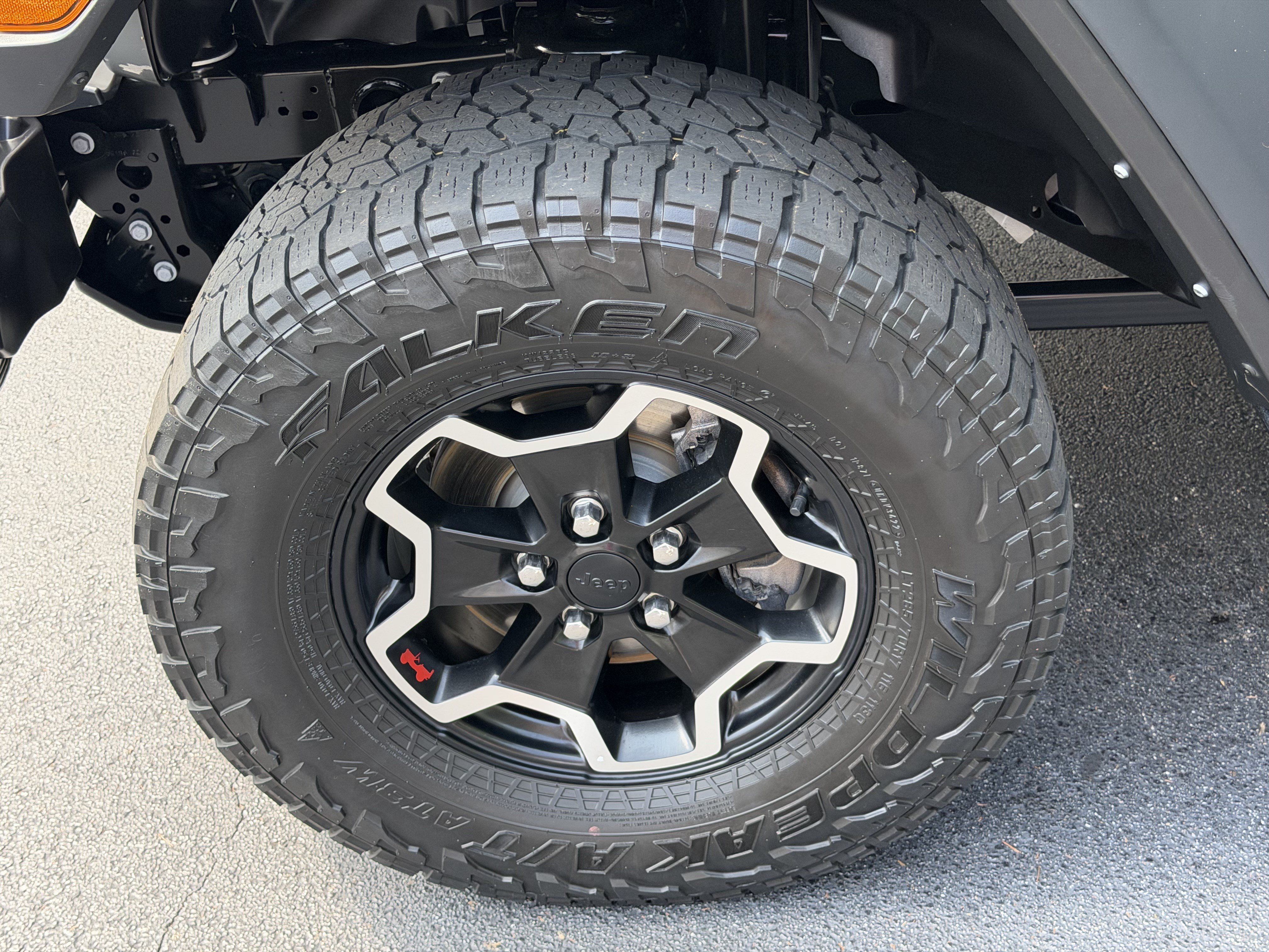 Used 2023 Jeep Gladiator Rubicon w/ LED Lighting Group AWD/4WD image 11