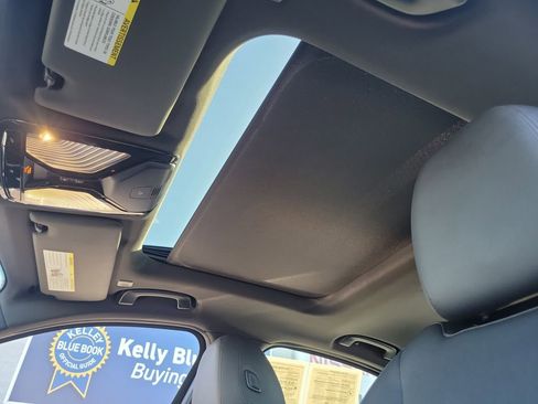 Used 2020 BMW 330i xDrive Sedan w/ Premium Package image 17