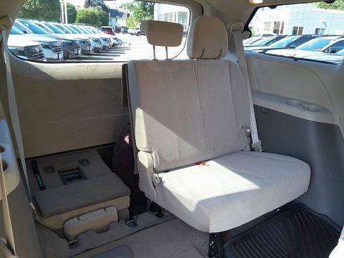 Used 2018 Toyota Sienna LE AWD/4WD image 41