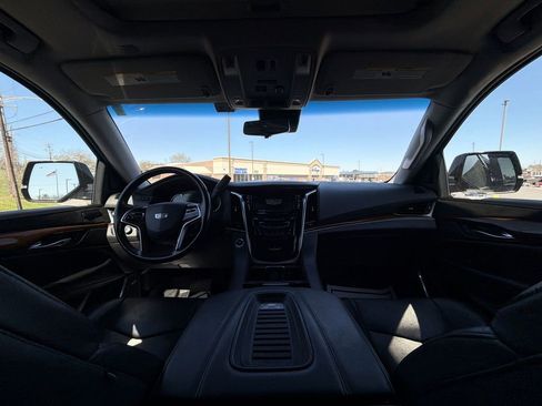 Used 2020 Cadillac Escalade Premium Luxury w/ Escalade Sport Edition image 10